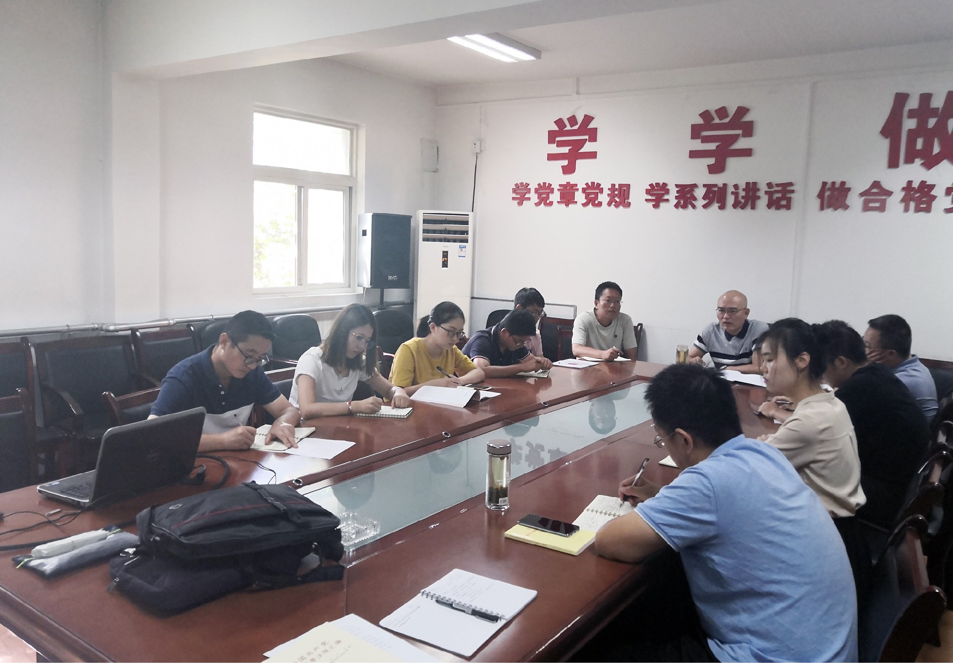 第一黨支部開展“不忘初心、牢記使命” 主題教育專題學(xué)習(xí)研討及組織生活會
